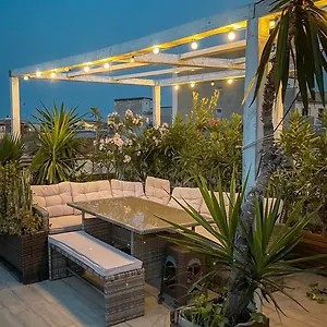 Follow The Sun - Rooftop Terrace Pensión